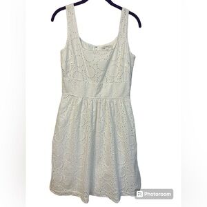 Banana Republic size 4 women’s cotton white dress.  Excellent condition.